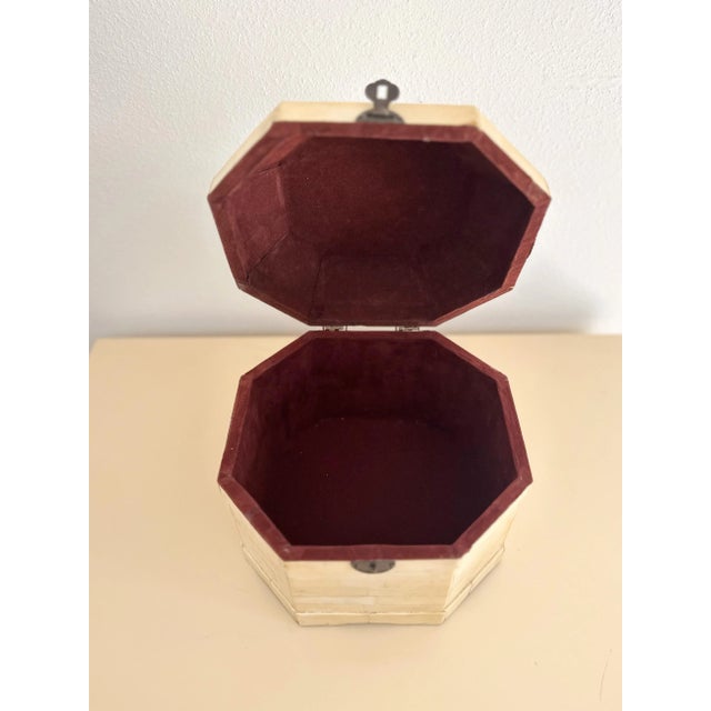 Ivory 1980s Ivory Bone Octagonal Box For Sale - Image 8 of 10