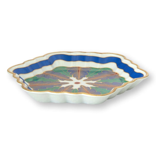 A beautiful set of four Mottahedeh Charleston Feather porcelain trays produced in Portugal and adapted from an 18th...