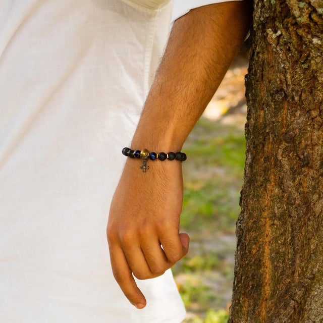 Skull Charm Fleur de Lis Symbol Black Beaded Bracelet For Sale - Image 4 of 10
