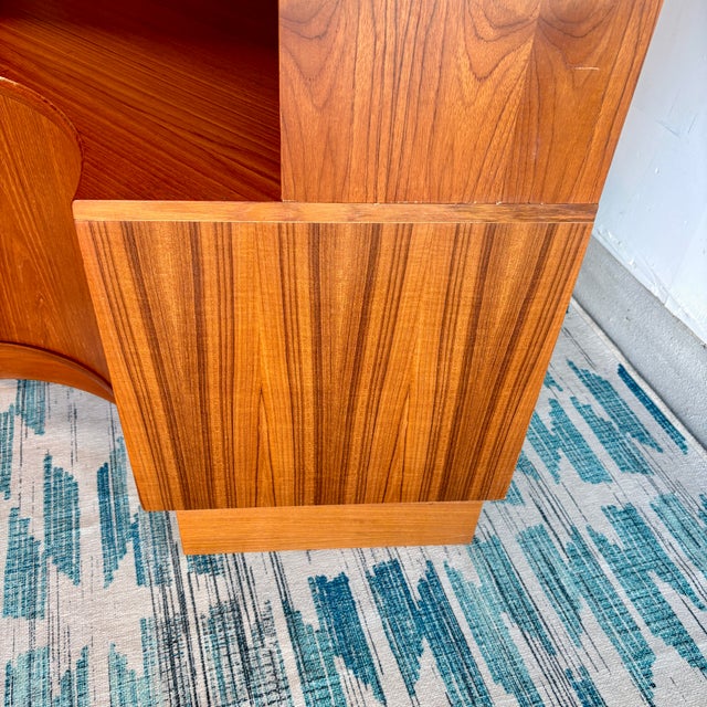 1970s 1970s Mid-Century G Plan Teak Corner Cabinet / Bookcase With Curved Door For Sale - Image 5 of 11