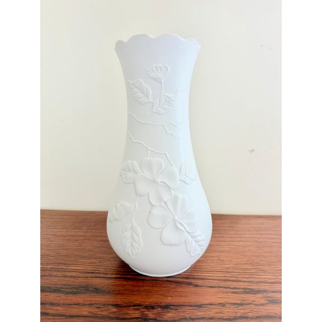 German Vase in Biscuit Porcelain by M. Frey for AK Kaiser, 1970s For Sale - Image 9 of 10