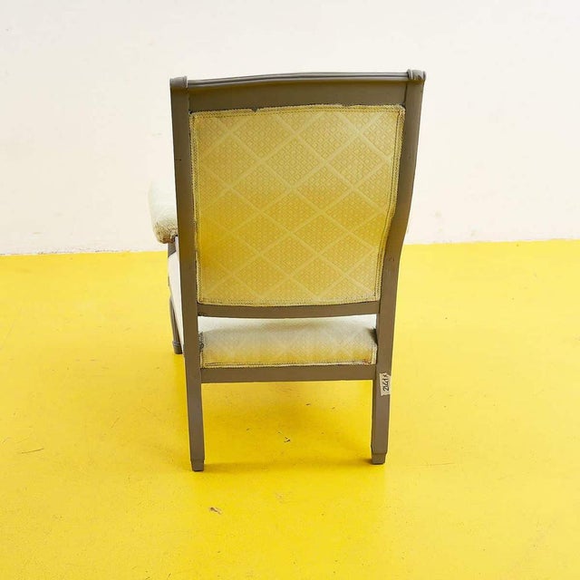 Discover the timeless charm of this vintage armchair, perfect for adding a touch of class to your living space. With its...