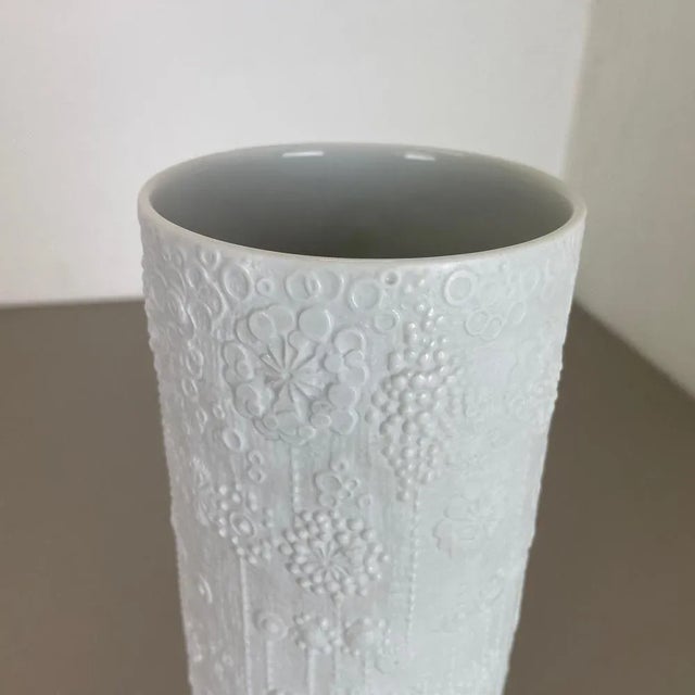 White Large OP Art Porcelain Vase by Martin Freyer for Rosenthal, Germany For Sale - Image 8 of 18