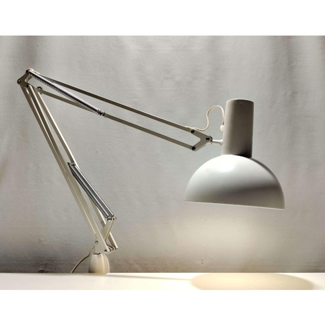 Often referred to as 'the ghost of ph' and based on the ideas of poul henningsen this fully adjustable white 'anglepoise'...