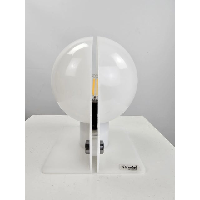 White Sirio Table Lamps by Guzzini for Brazzoli, 1970s, Set of 2 For Sale - Image 8 of 13
