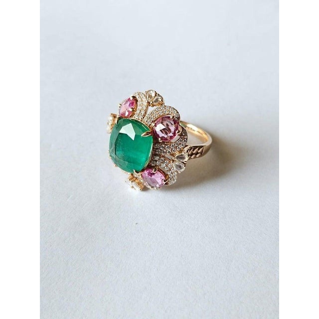 2020s Set in 18k Rose Gold, Emerald, Pink Sapphires & Rose Cut Diamonds Cocktail Ring, Size 6.5 For Sale - Image 5 of 12