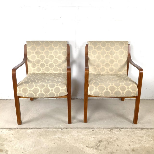 There is something immediately right about the proportions of these chairs. This pair of vintage 1970s bentwood lounge...