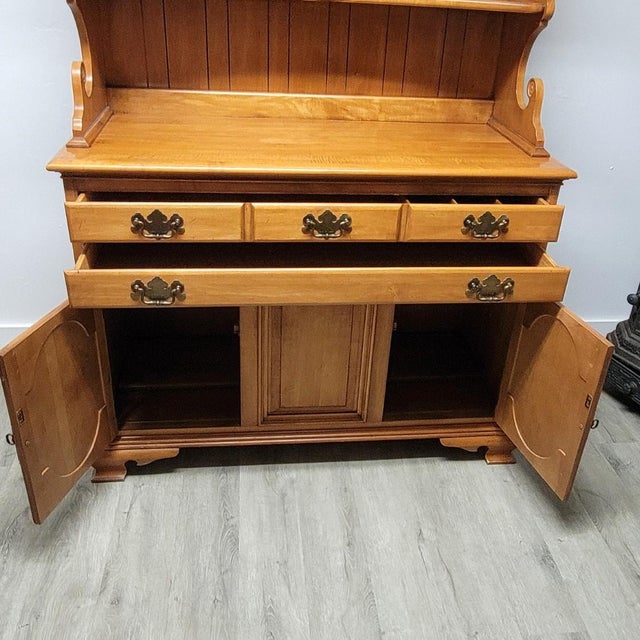 Vintage American Maple Country Hutch Cabinet With Scalloped Gallery, 73” For Sale In Raleigh - Image 6 of 11