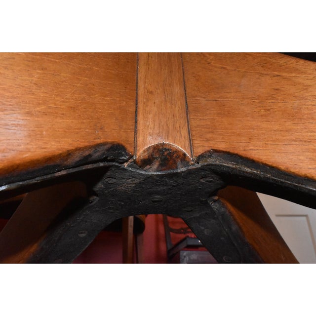 English Regency Drum Table of the Early 1800s in Mahogany. For Sale In Minneapolis - Image 6 of 9