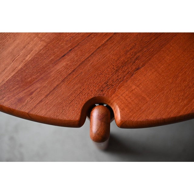 This lovely round coffee table is a vintage piece. It embodies all the hallmarks of Scandinavian design: soft lines, the...