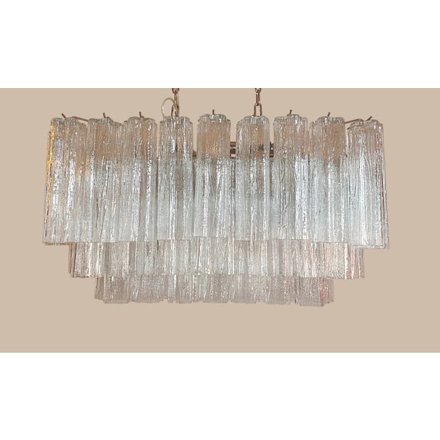 Mid-Century Modern Elegant Murano Tube Chandelier – 72 Clear Glasses - Rectangular Based For Sale - Image 3 of 5