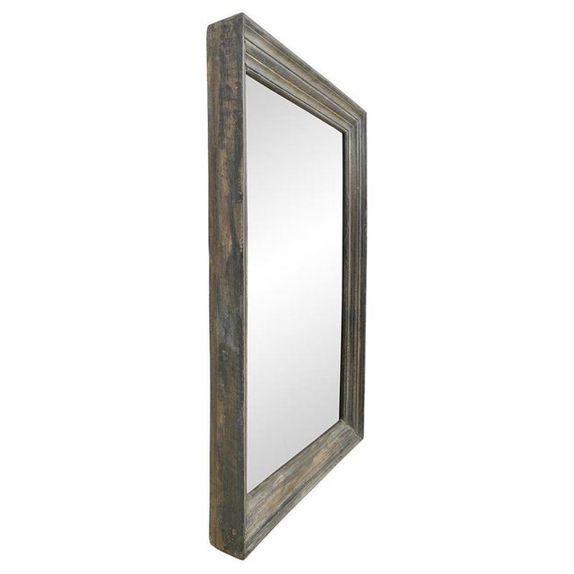 This rectangular mirror seduces with its simple lines and rich patina. Its aged wooden frame, marked by the passage of...