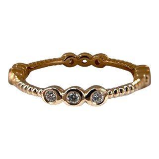 Timeless 18k Gold Ring Featuring 0.3 Tcw Diamonds Size 6 For Sale