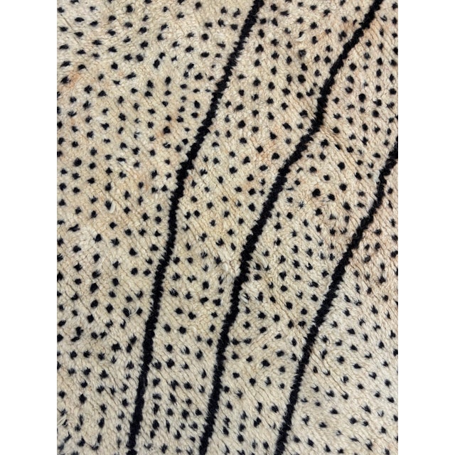 White Moroccan Mrirt Rug in Wool, 1990s For Sale - Image 8 of 9