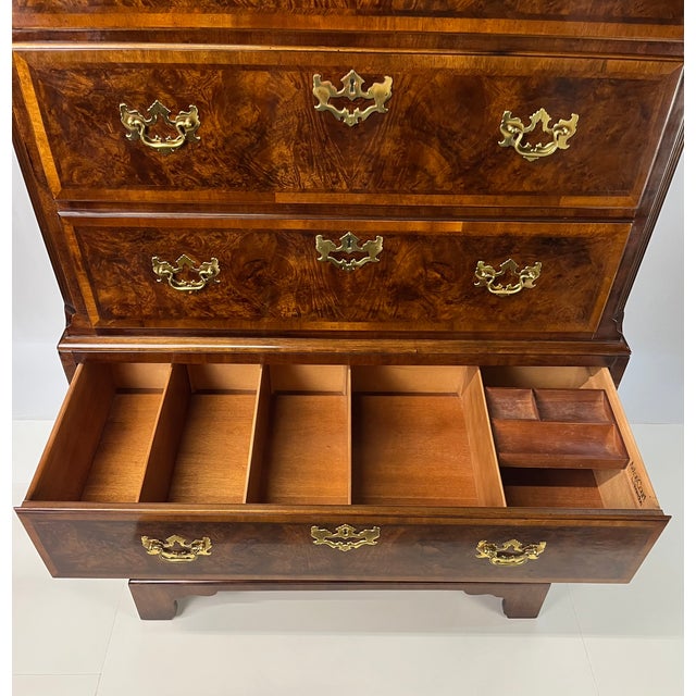 Late 20th Century Henredon Aston Court Banded Mahogany and Burlwood Chest on Chest For Sale - Image 14 of 17