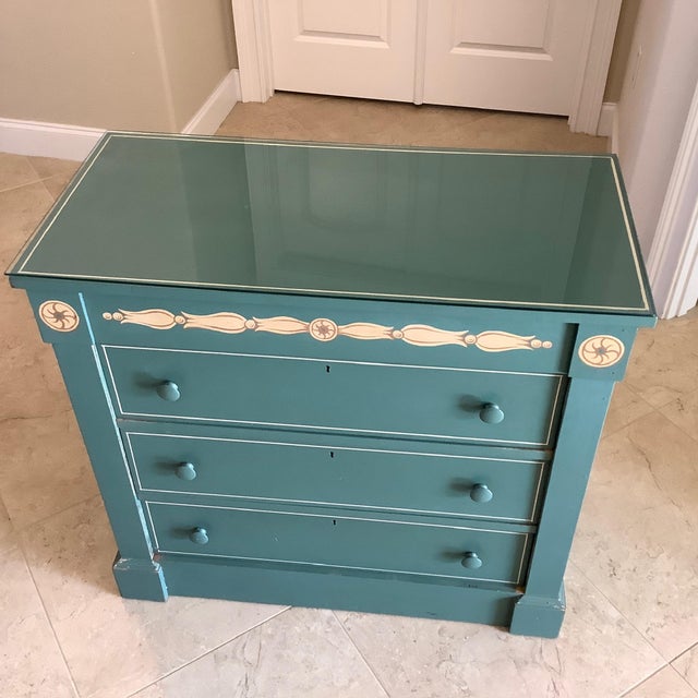 Folk Art 1930s Federal Style Folk Art 3 Drawer Dresser For Sale - Image 3 of 15