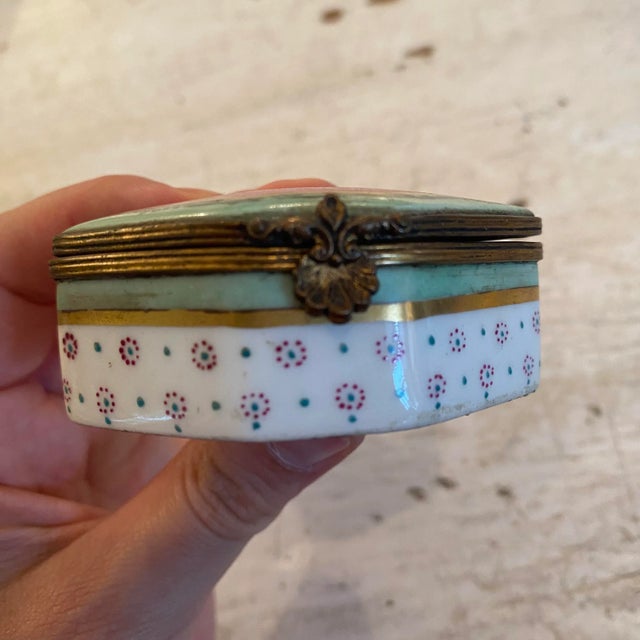 French Sevres Porcelain Hand Painted Trinket Box Early 19th Century For Sale - Image 4 of 11