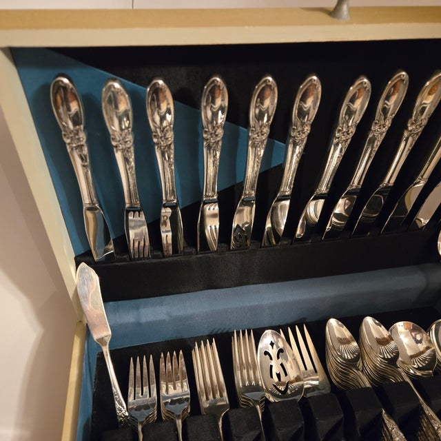 Twelve Complete Five Piece Placesettings Plus Extras Nouveau Orchid Silverplate Flatware- Set of 77 For Sale - Image 13 of 14