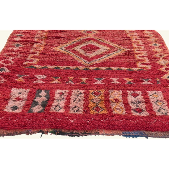 Berber Tribes of Morocco Vintage Boujad Moroccan Rug, 03'10 X 08'00 For Sale - Image 4 of 10