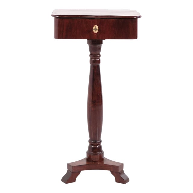 Antique Mahogany Lamp Table with Column Base and Lock, 20th Century For Sale