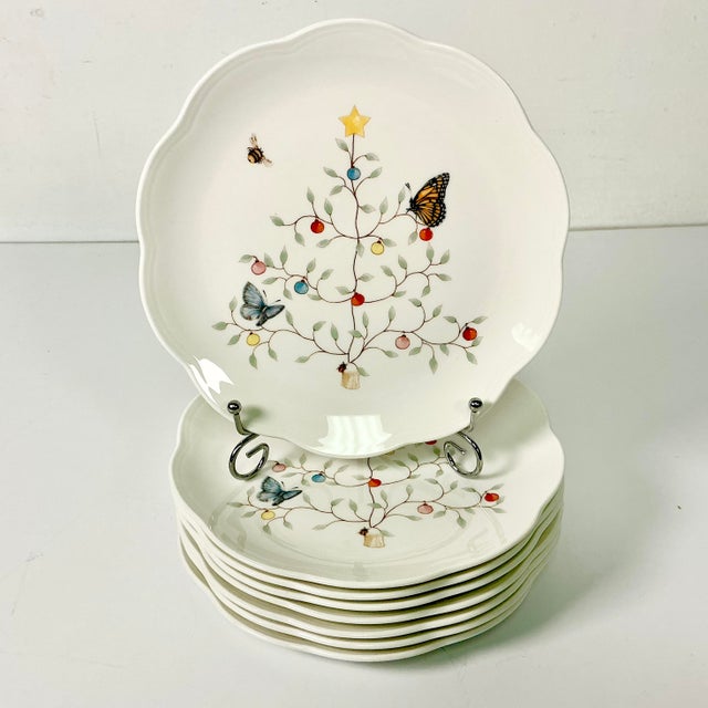 This is the holiday version of Louise De Luyer’s Butterfly Meadow pattern that are highly popular. The dessert/salad...
