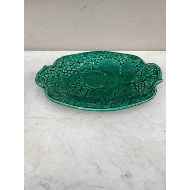Late 19th Century 19th Century English Green Majolica Strawberry Platter For Sale - Image 5 of 8
