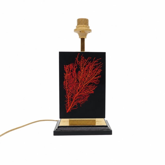 A French table lamp by Maison Le Dauphin, model “Caraïbes,” dating from the 1970s–80s. Its design features a red gorgonian...