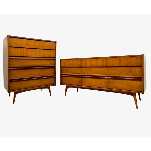 This coordinated vintage Mid-Century Modern bedroom suite includes four matching pieces: a nine-drawer lowboy dresser, a...
