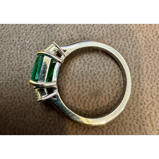 Extra Fine Colombian Emerald Ring . Size 7 Finest Colombian emerald and solitaire Yellow Diamonds Ring one can find 3.0...