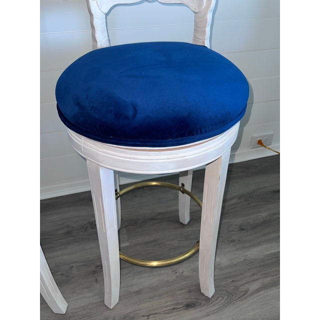 Set of 3 Venetian Grotto Style Carved Shell-Back Counter Stools – Newly Upholstered For Sale - Image 4 of 9