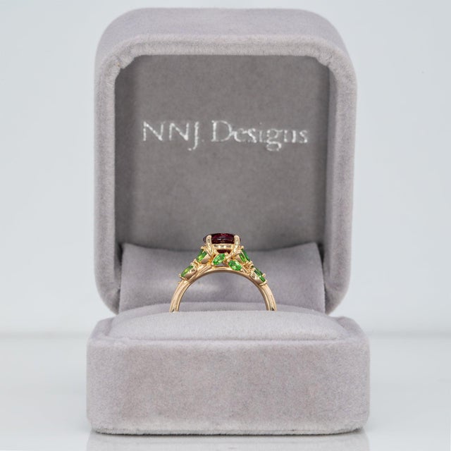 1.78Ct Purple Garnet Ring With Tsavorite Garnet Accents in Solid 14k Gold, Size 6.75 For Sale - Image 4 of 9