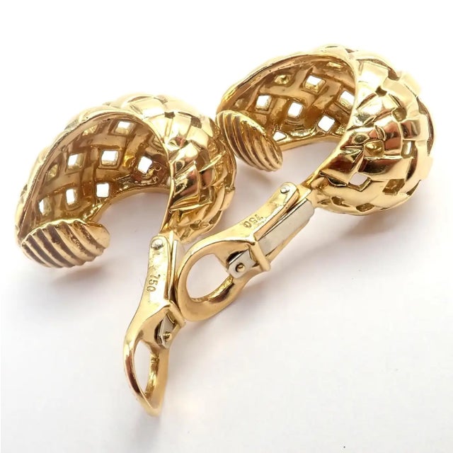 Gold Vintage Tiffany & Co. Vannerie Basket Weave Yellow Gold Hoop Earrings, A Pair For Sale - Image 8 of 13
