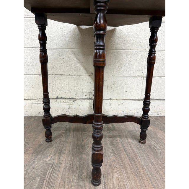 Early 20th Century Vintage Jacobean Revival English Tudor Style Oak Side Table Lamp Table For Sale - Image 5 of 10