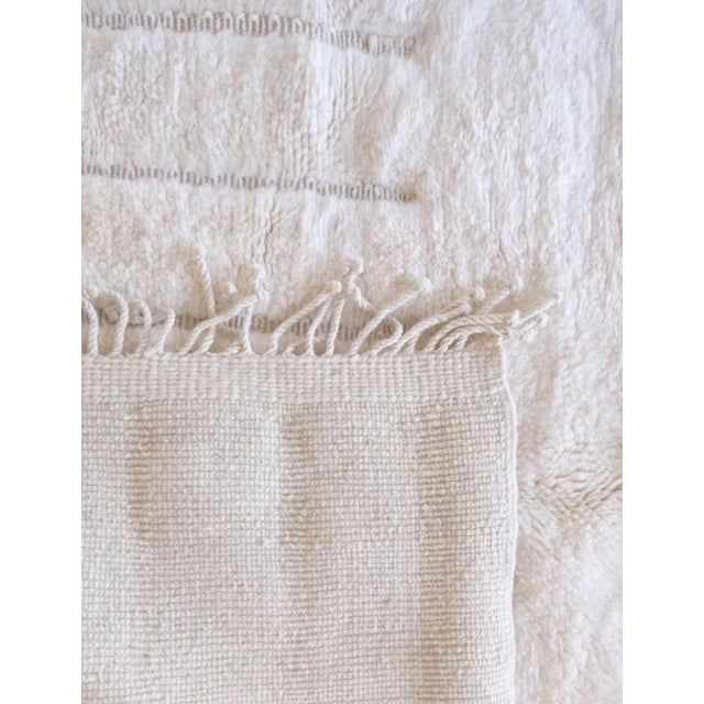 White Moroccan Beni Mrirt Wool Rug - 8.6 X 4.9 Ft For Sale - Image 10 of 10