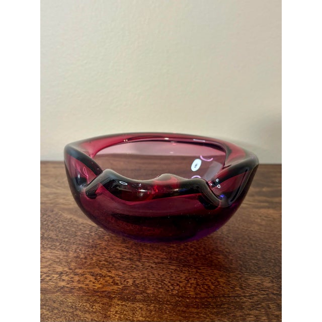 Hollywood Regency Vintage 1960s Murano Attributed Blown Glass Bowl - Raspberry Biomorphic For Sale - Image 3 of 8