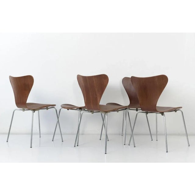 Fritz Hansen Model 3107 Stacking Chair in Teak by Arne Jacobsen for Fritz Hansen, 1960s For Sale - Image 4 of 8