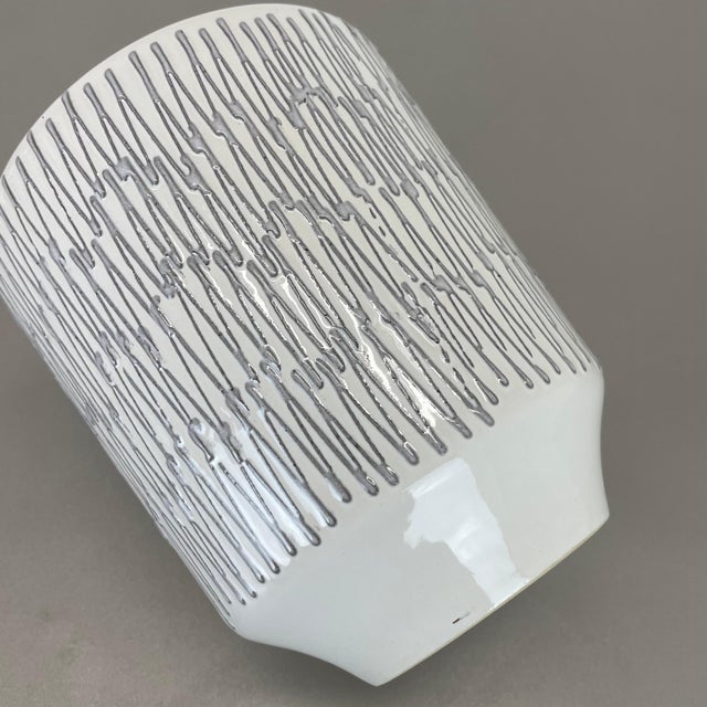 Vintage White Zig Zag Fat Lava Ceramic Vase from Ilkra Ceramics, 1970s For Sale - Image 18 of 18