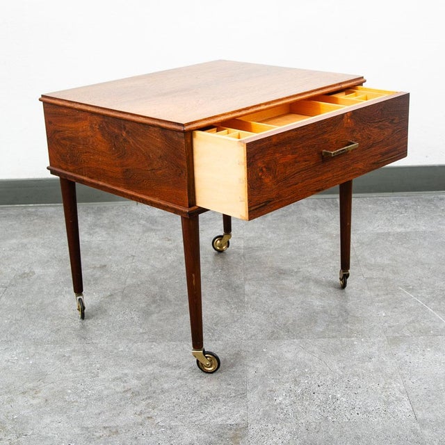 Wood Mid Century Danish Modern Sewing Table Cart Sewing Rosewood Rolling Drawer Craft For Sale - Image 7 of 12