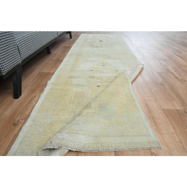 1970s 1970s Vintage Handmade Wool Cotton Turkish Cream Area Rug For Sale - Image 5 of 11