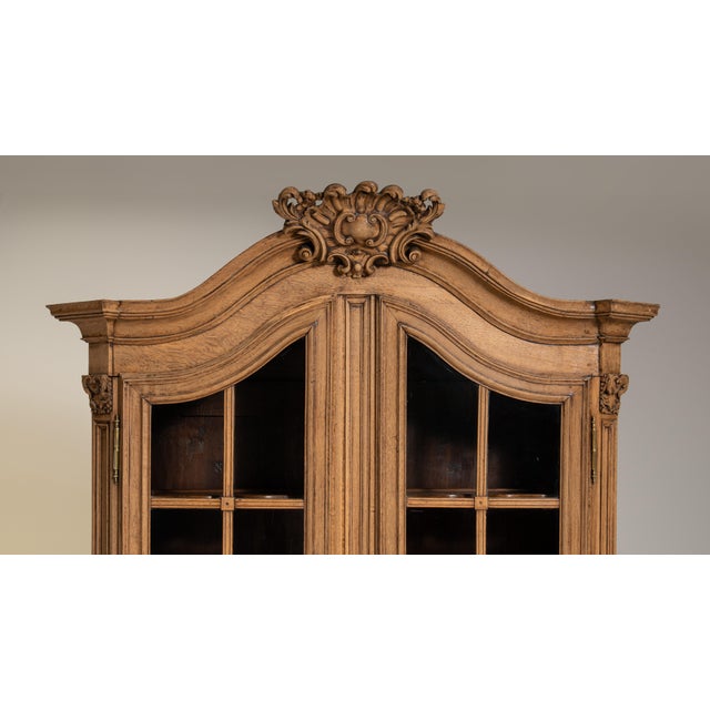 Louis XV Oak Vitrine, Rococo Style, France, Early 19th Century For Sale - Image 10 of 17