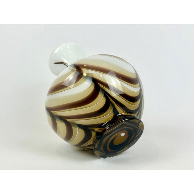 1970s Vintage Murano Opaline Florence Vase attributed to Carlo Moretti, 1970s For Sale - Image 5 of 13
