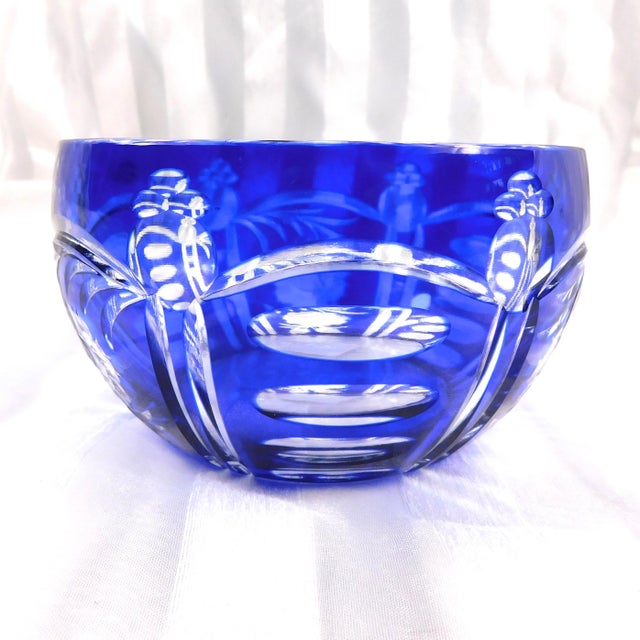 1980s Set of Five Blue Cut to Clear Serving Bowls For Sale - Image 4 of 6