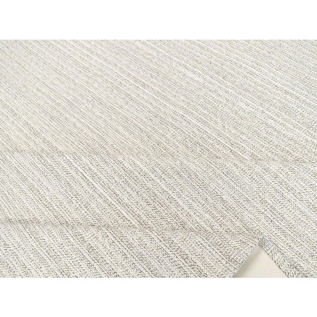 Galerie Shabab Collection Mid-20th Century Handmade Turkish Flat-Weave Kilim Room Size Carpet For Sale - Image 9 of 10