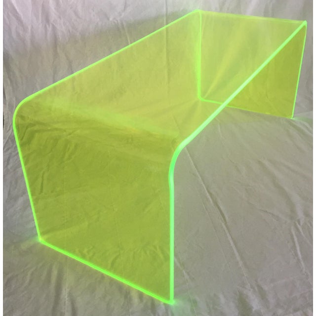 Memphis Group Memphis Neon Green Lucite Waterfall Coffee Table For Sale - Image 4 of 10
