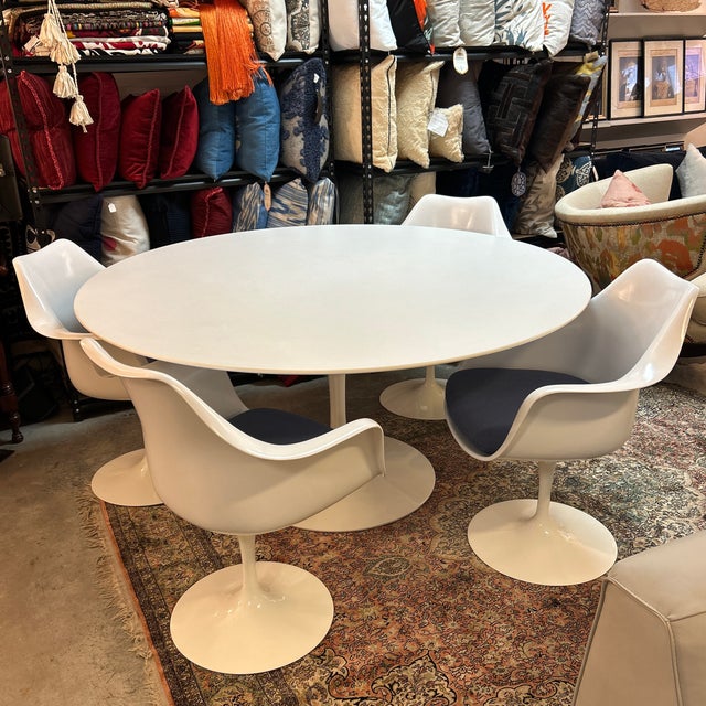Eero Saarinen for Knoll 50th Anniversary Commemorative Limited Addition Round Tulip Table With 4 Chairs Signed With Commemorative Plaque For Sale - Image 10 of 12