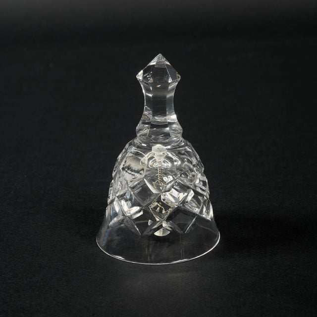 French Art Deco Crystal Bell attributed to Cristalleries de Baccarat, 1940s For Sale - Image 10 of 10