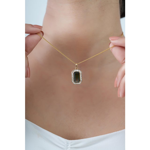 5.5ct Emerald Cut Green Tourmaline & Baguette Diamond Pendant in 14k Yellow Gold For Sale In New York - Image 6 of 12