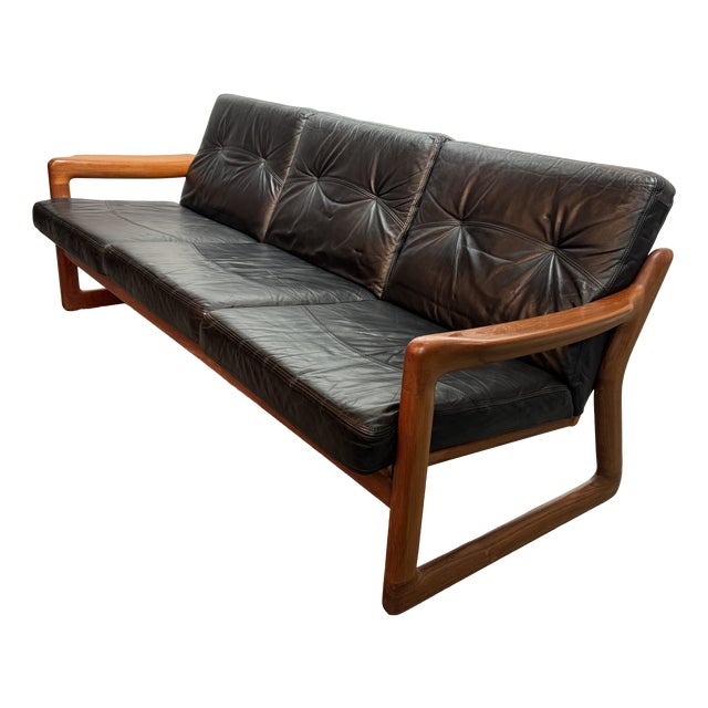 Mid-Century Modern Sofa in Teak with Black Leather Cushions by Sven Ellekaer for Komfort, Denmark, 1970s For Sale