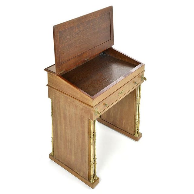 This systems desk, dating from the end of the 19th century, is a fine example of artisanal ingenuity, designed to optimize...