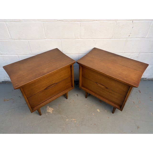 Mid 20th Century Pair of Mid 20th Century Walnut Nightstands For Sale - Image 5 of 16